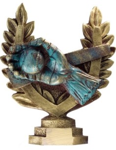 Trofeo de Resina Mano - 6447