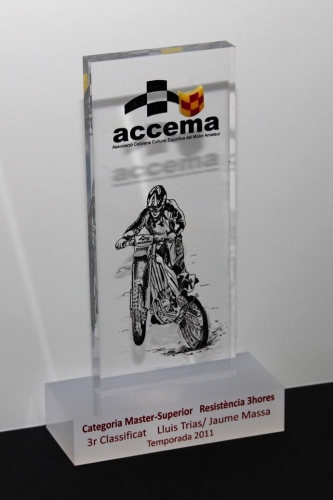 Trofeos personalizados en metacrilato - motocros