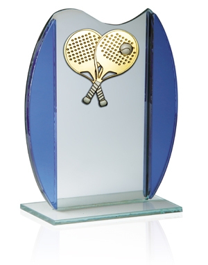 trofeos de pádel, trofeo de cristal con raquetas pádel doradas