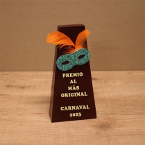 Trofeo carnaval madera pirámide antifaz 1