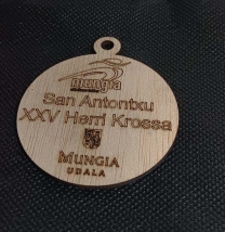 Medalla de madera C